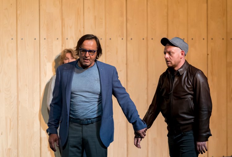 Jozef Vajda kedysi fajčil, dobré vínko však nikdy neodmietne. FOTO: Daniel Veselský