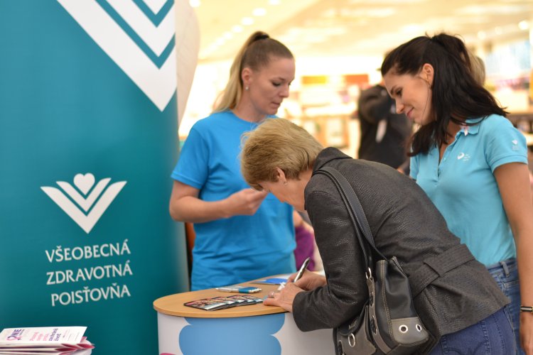 Okrem merania telesného tuku, či krvného tlaku si môžete na podujatiach VšZP napríklad aktivovať užitočnú mobilnú aplikáciu. FOTO: www.preventivne.sk