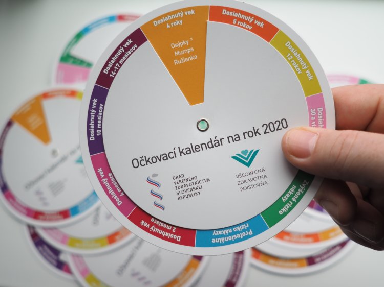 Očkovací kalendár dostanú od VšZP mamičky aj v pôrodnici. FOTO: www.preventivne.sk
