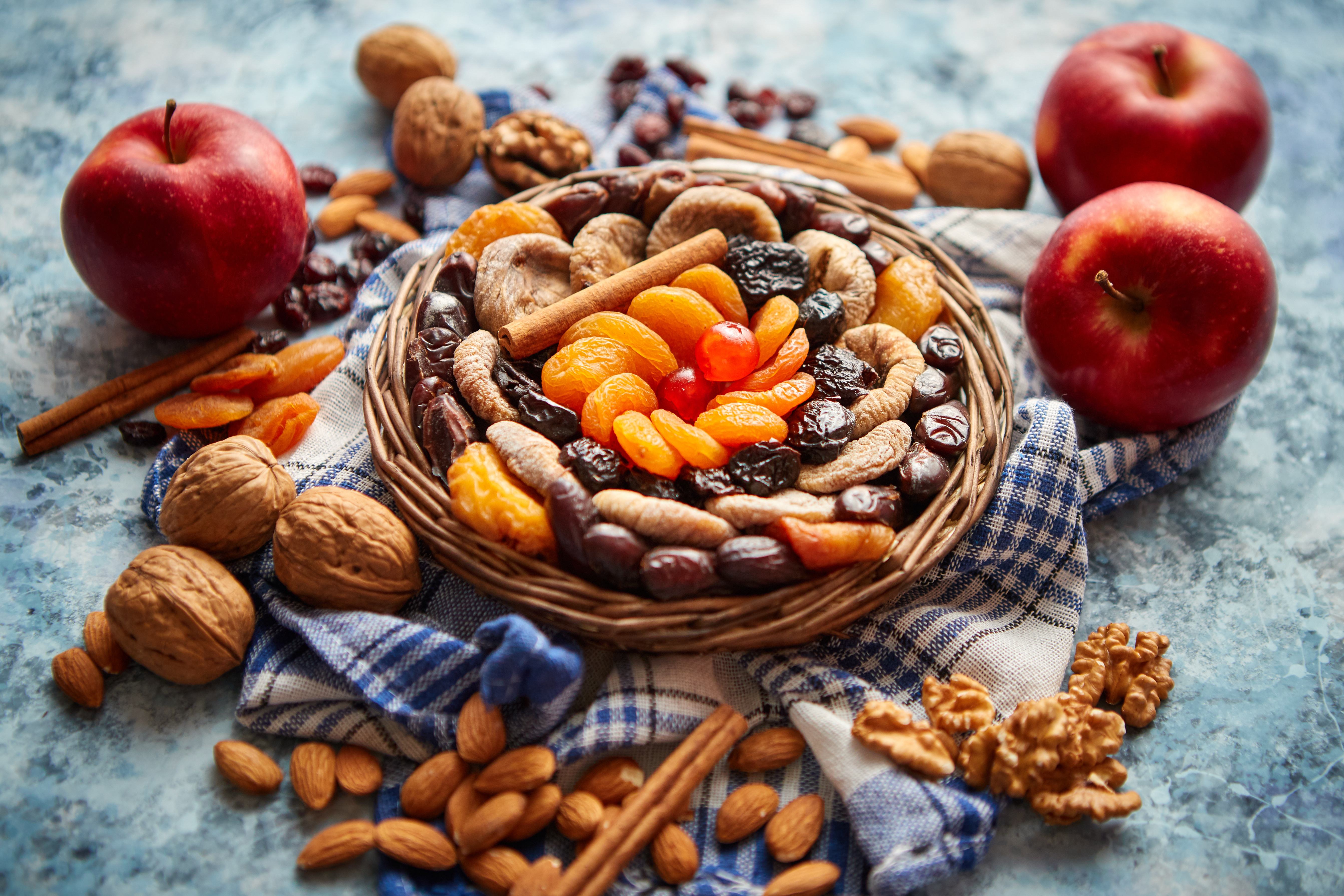 Ovocie, orechy a sušené ovocie by mali tvoriť základ mikulášskeho balíčka. FOTO: Adobe Stock