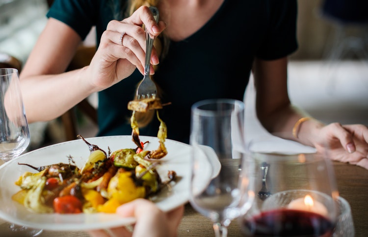 Len máloktorá potravina má v sebe iba zdravé alebo len nezdravé živiny. FOTO: Pexels