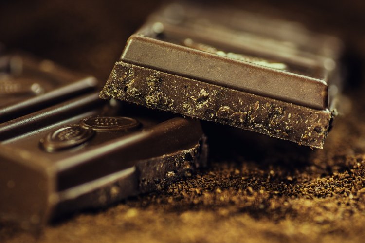 Kvalitná čokoláda neobsahuje okrem kakaového masla žiadny iný pridaný rastlinný tuk. FOTO: Pixabay