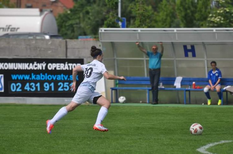 Futbalistkám hrozí riziko viacerých zranení. FOTO: Archív S. F.