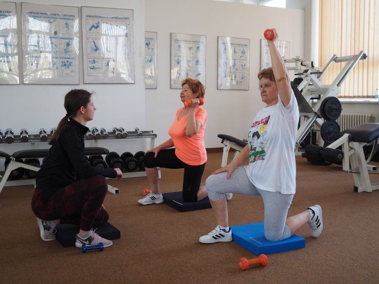 Seniori cvičia kombinovaný tréning. FOTO: www.preventivne.sk