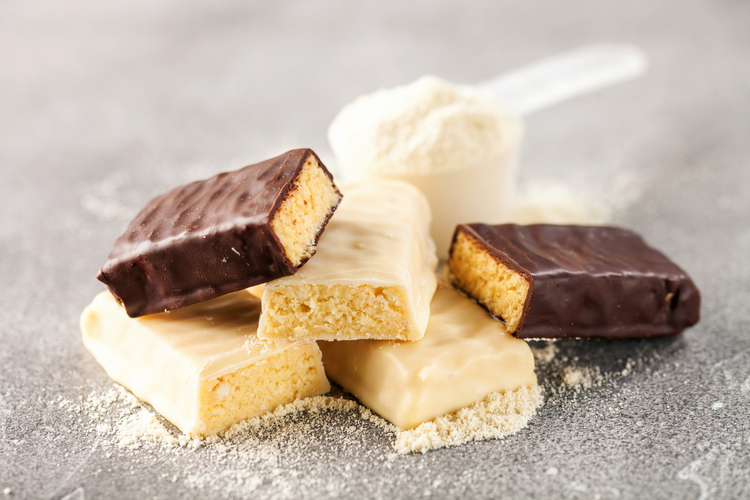 Proteínové tyčinky, dezerty, nápoje. Fitnes marketing funguje perfektne. FOTO: Adobe Stock