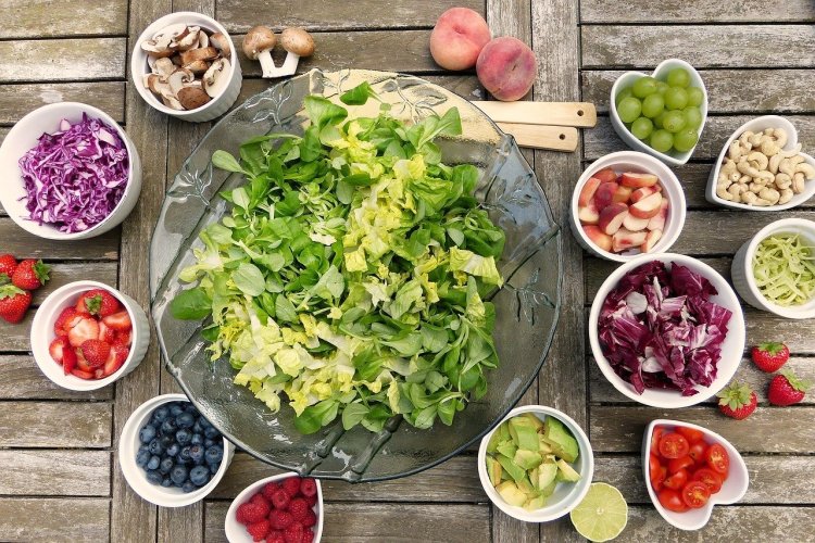 Myslite na pestrosť. Na tanieri by nemala chýbať repa, cesnak, paradajky, hrášok, jačmeň, fermentované výrobky.  FOTO: Pixabay