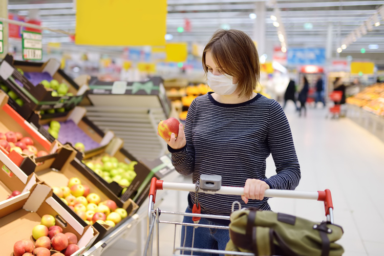 Zodpovedným prístupom môžete ochrániť ohrozené skupiny obyvateľov pred ochorením COVID-19. FOTO: Adobe Stock