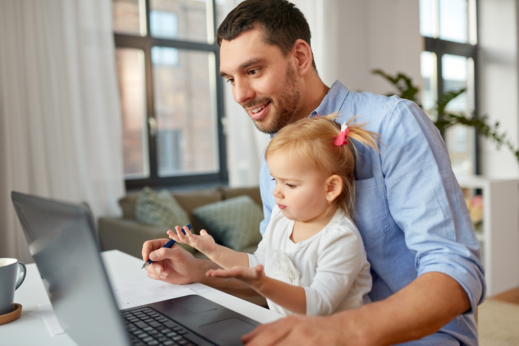 Úrady kontaktujte telefonicky alebo emailom, pokiaľ je to možné, vyhnite sa osobným návštevám. FOTO: Adobe Stock