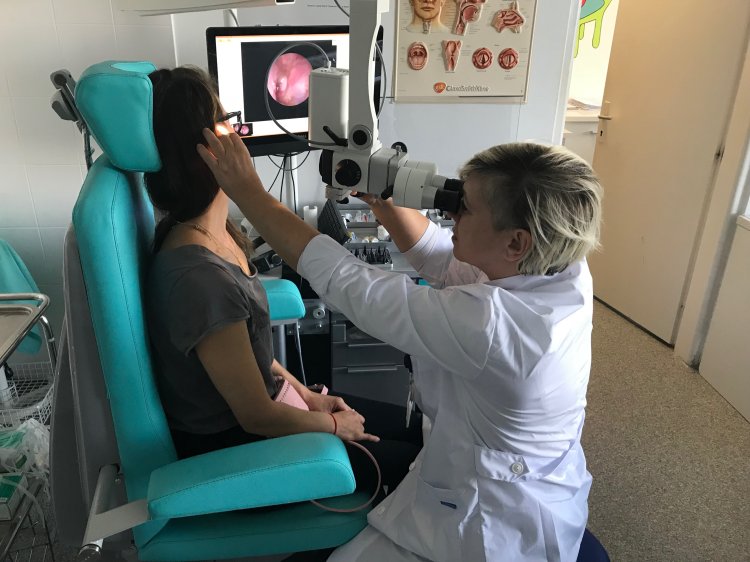 Možnosti liečby porúch sluchu sú dnes veľmi vyspelé, olej medzi nimi ale nie je, varuje MUDr. Irina Šebová. FOTO: Archív I. Š.