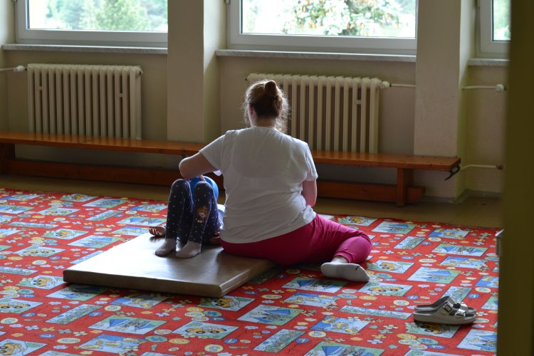 Pomáhajú deťom postaviť sa opäť na nohy. Absolvujú skupinové aj individuálne cvičenia. FOTO: www.preventivne.sk