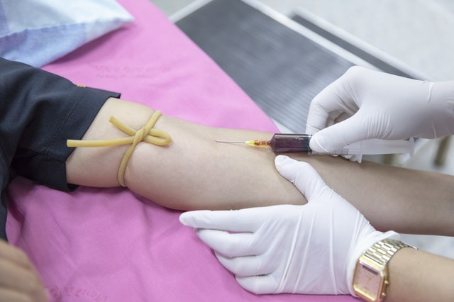 Krv sa odoberá aj v rámci prevencie onkologických ochorení. FOTO: Pexels