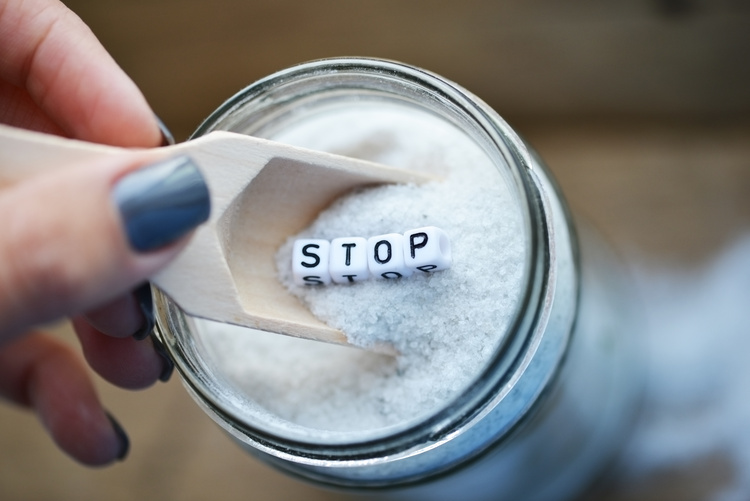 Máte predstavu, koľko soli denne zjete? Sodík si zvyčajne začíname strážiť až s prvou diagnózou. FOTO: Adobe Stock