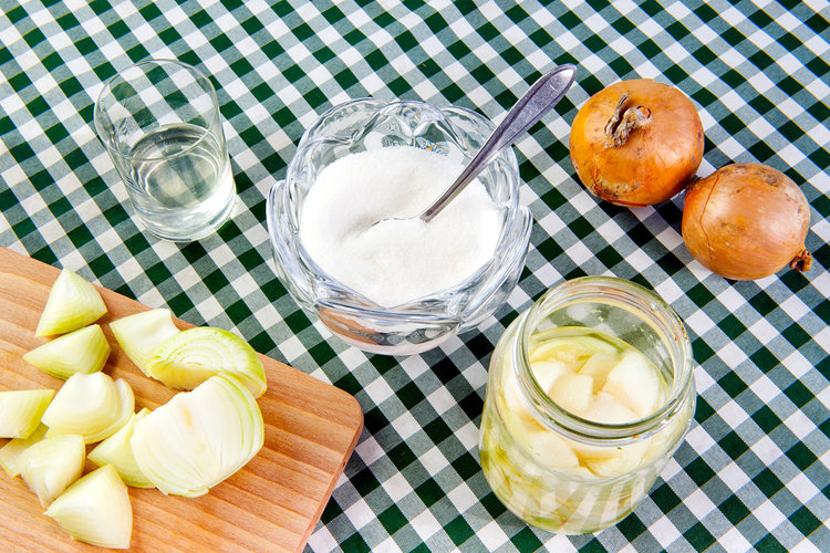 Cibuľový sirup od starej mamy dokáže bojovať aj s baktériami. FOTO: Adobe Stock
