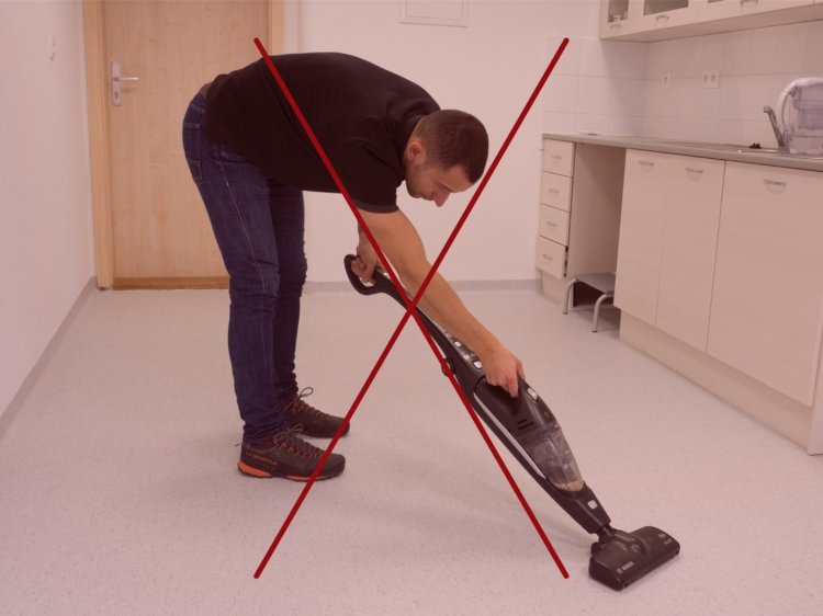 Bolí vás chrbát pri vysávaní? Možno aj vy robíte dve najčastejšie chyby. FOTO: preventivne.sk