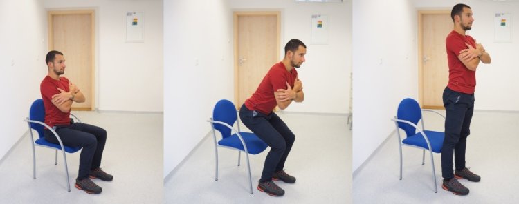 Ako vstať zo stoličky? Aj takúto bežnú činnosť je dobré natrénovať. FOTO: www.preventivne.sk
